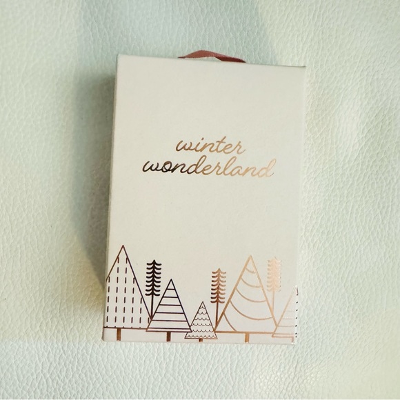 Winter Wonderland 12 sets of Earrings NIB - Picture 3 of 3